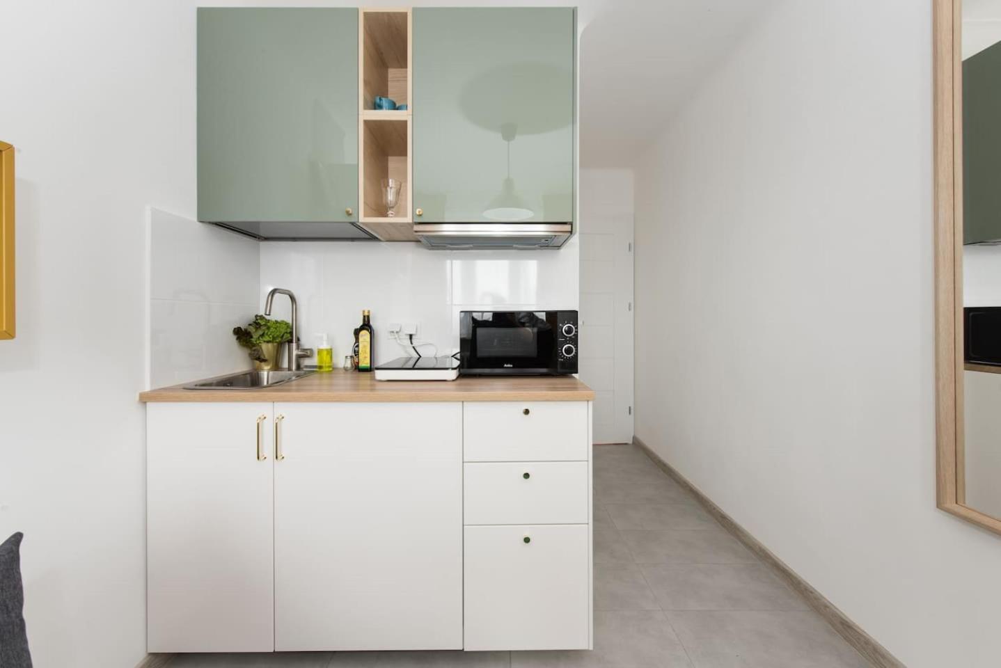 Superapart Belwederska Room B Ministudio Варшава Экстерьер фото